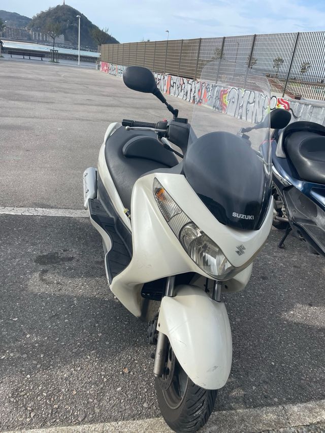 Suzuki Burgman 200cc Blanca