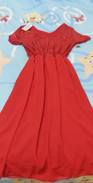 Vestido rojo lentejuelas y falda gasa