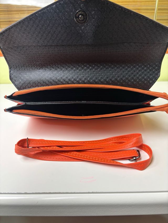 Bolso bandolera naranja y marrón con solapa