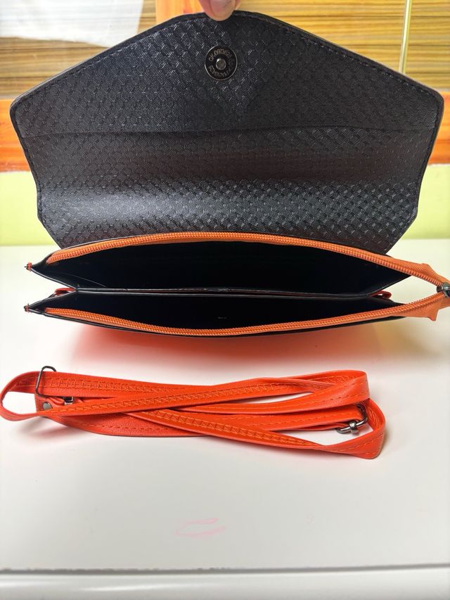 Bolso bandolera naranja y marrón con solapa