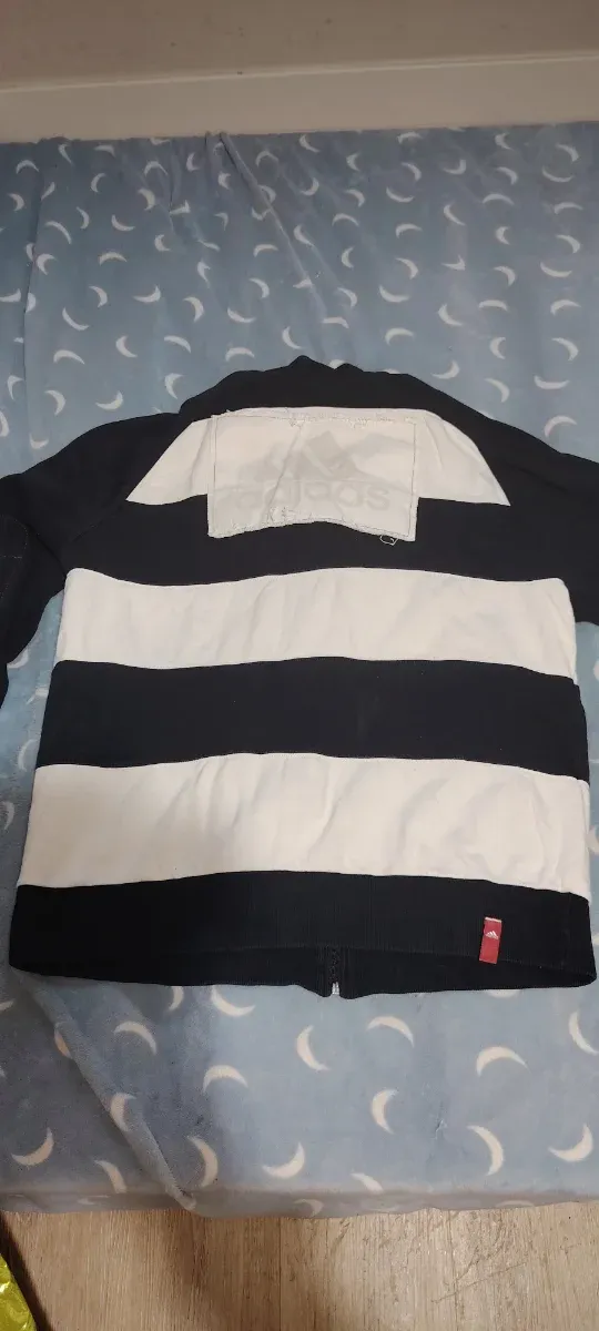 Sudadera Adidas Rayas Negras y Blancas