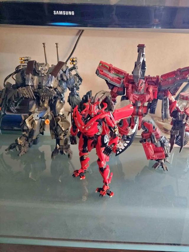 Transformers MPM Figura de Acción Roja