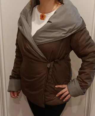 Anorak marrón y gris