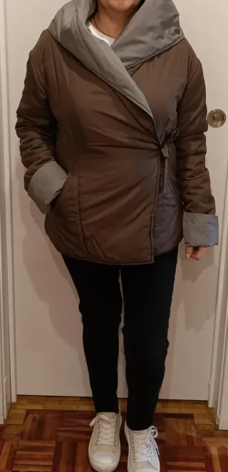 Anorak marrón y gris