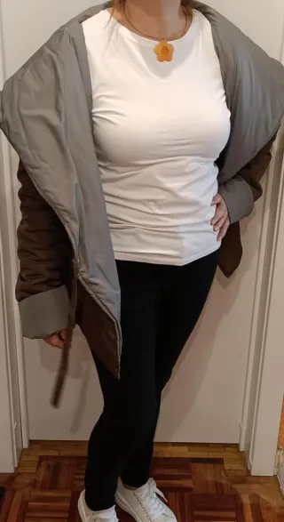 Anorak marrón y gris