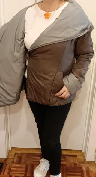 Anorak marrón y gris
