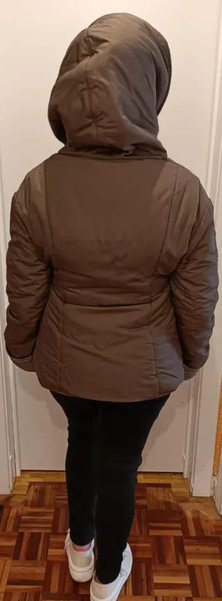 Anorak marrón y gris