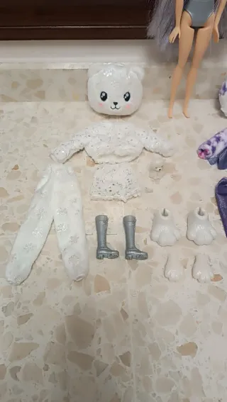 Barbie Cutie con pelo gris y diadema