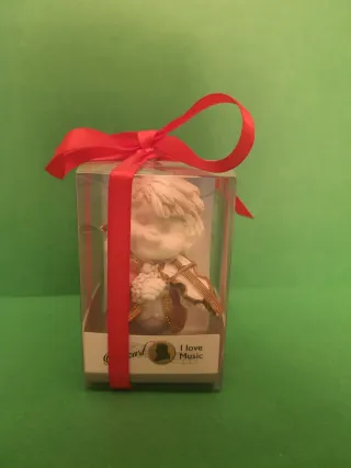 Angioletto igor musicista con violino