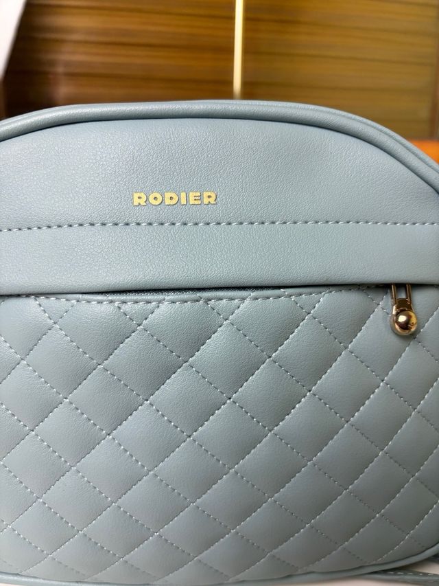 Bolso bandolera Rodier azul celeste acolchado