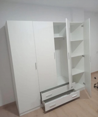 Nuovi armadi di varie misure e colori