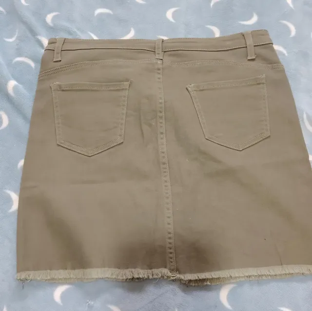 Falda verde oliva con rotos