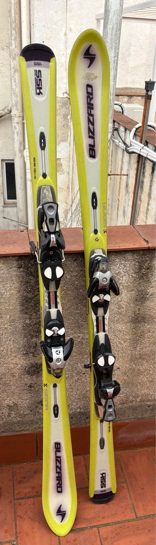 Esquís Blizzard SSK con fijaciones