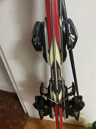Esquís Dynastar con fijaciones Salomon