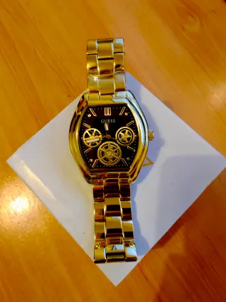 Reloj Guess Hombre Esfera Negra y Dorada