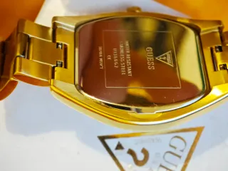 Reloj Guess Hombre Esfera Negra y Dorada