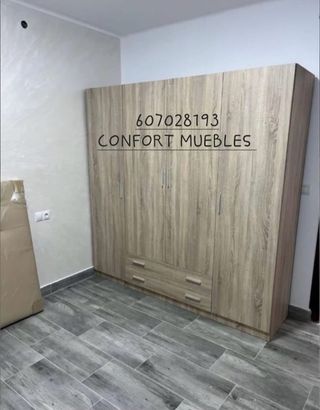 Guardaroba spaziosi ed eleganti in legno a 2, 3 e 4 ante.