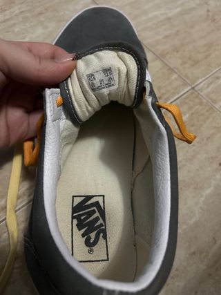 Deportivas Vans grises con cordones multicolor