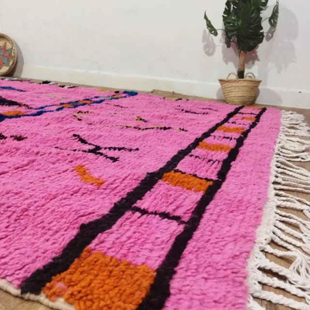 Alfombra de lana rosa con diamantes