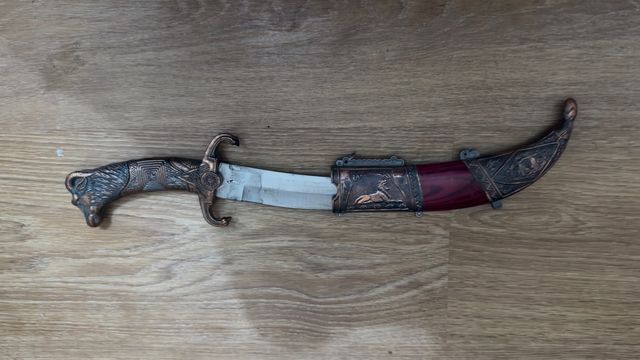 Daga decorativa antigua