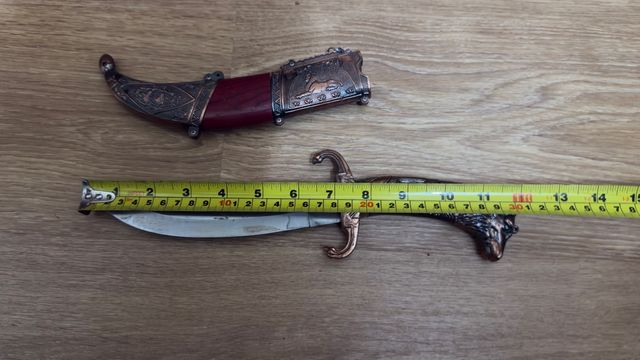 Daga decorativa antigua