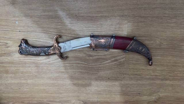 Daga decorativa antigua