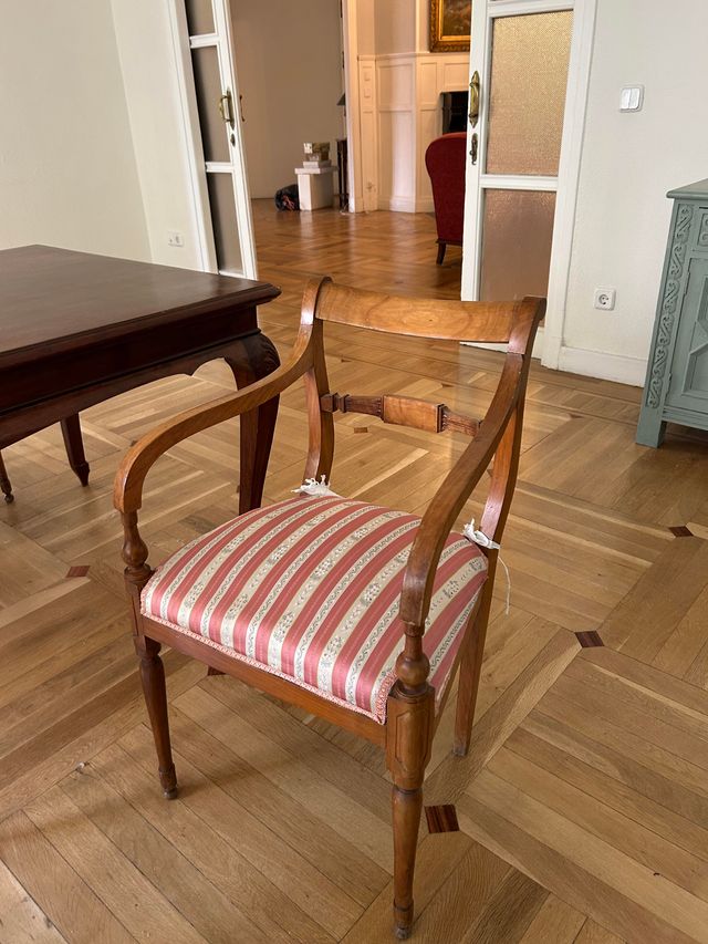 Sillas de comedor de madera y tela