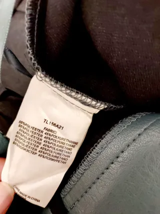 Pantalones cortos efecto piel grise azulado