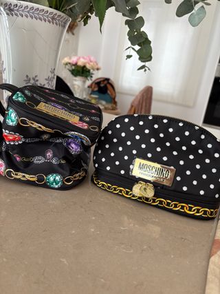 Neceser: Moschino, Chanel, Versace, Dior y MK