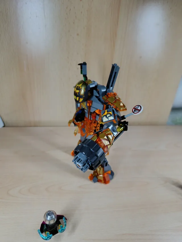 LEGO 76128 Spider-Man Far From Home