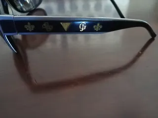 Occhiali da sole Guess & Escada