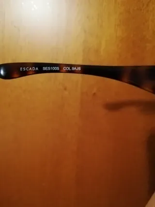 Occhiali da sole Guess & Escada