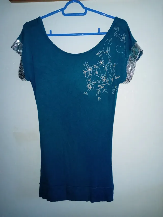 Camiseta larga con lentejuelas