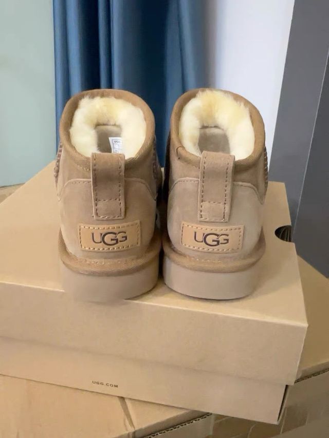 Botas UGG Classic Ultra Mini Beige