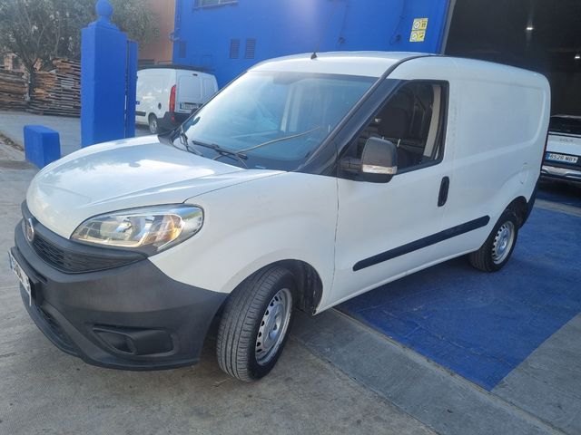 RENT A CAR. FURGONETAS Y COCHES