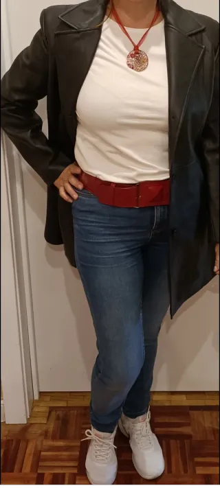 Chaquetón de cuero negro