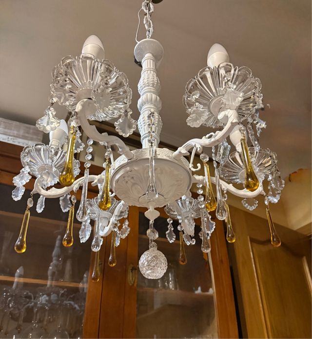 Lámpara de araña antigua blanca