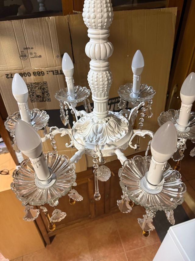 Lámpara de araña antigua blanca