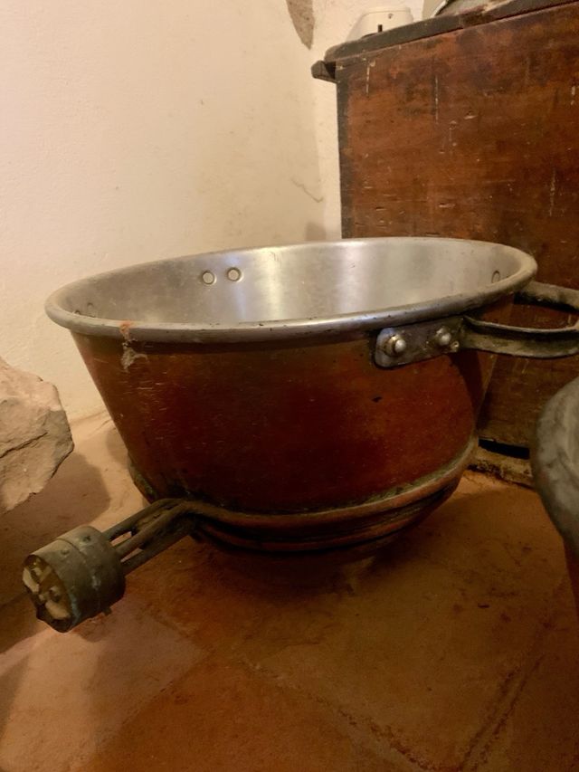 Tres Cazos eléctricos de cobre antiguos