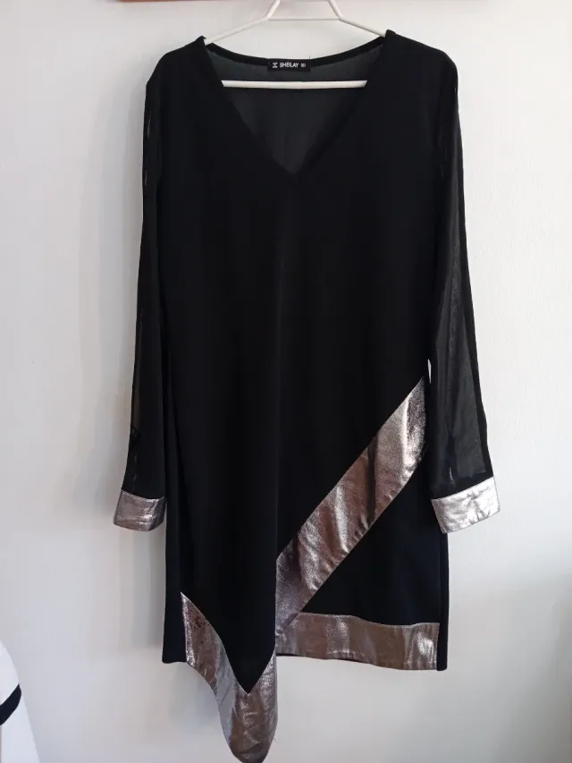 Vestido negro con detalles plateados