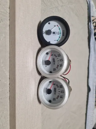 Voltimetro Race Sport y Medidor Gasolina Garin