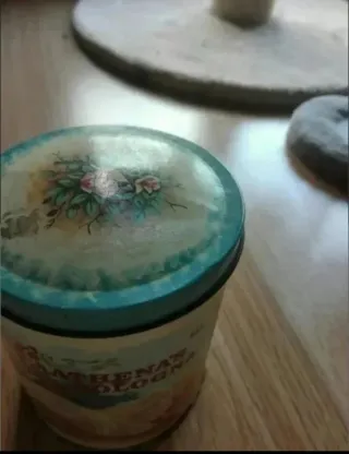 Lata vintage decorada