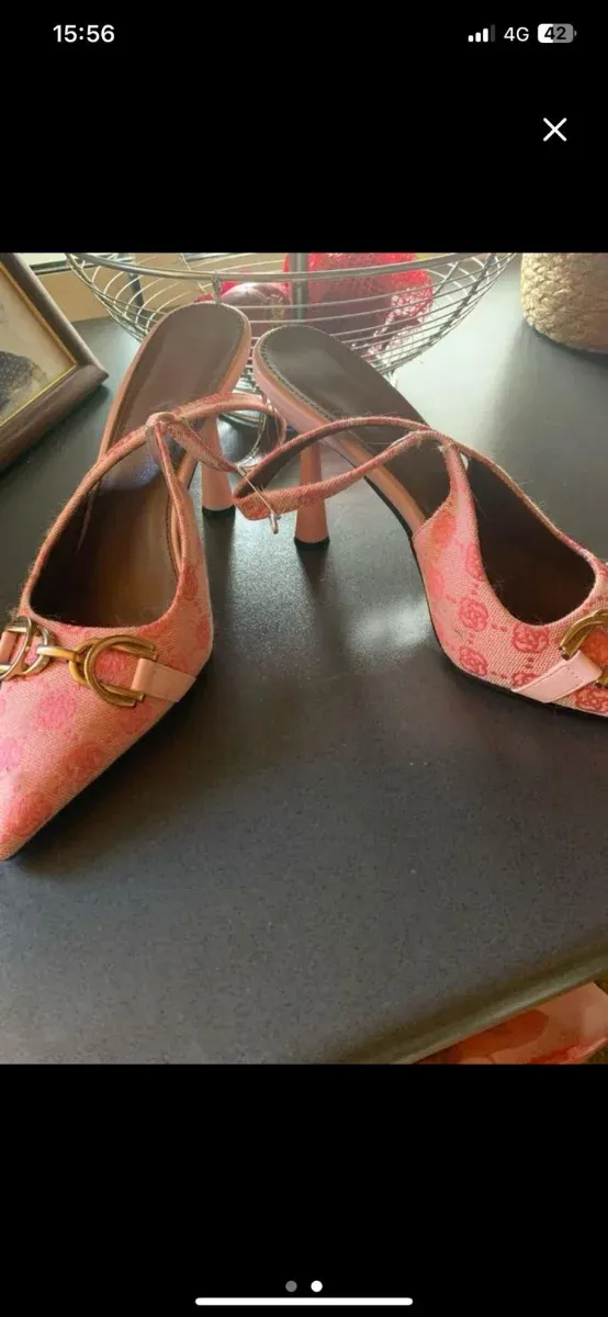 Zapatos de fiesta rosa y dorado