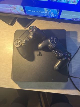 PlayStation 4 con 2 controller