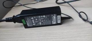 Monitor HP Pavilion 22xw Plata y Blanco