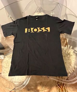Camiseta BOSS Negra Logo Dorado Talla M