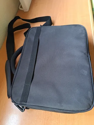 Maletín portátil Targus negro y rojo