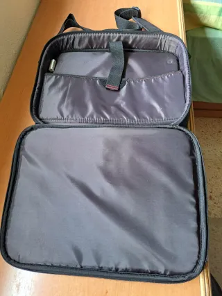 Maletín portátil Targus negro y rojo