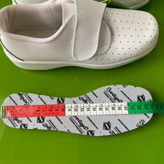 Calzado muy cómodo piel blanca talla 38