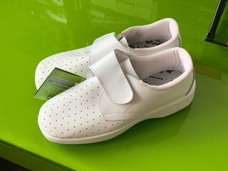 Calzado muy cómodo piel blanca talla 38